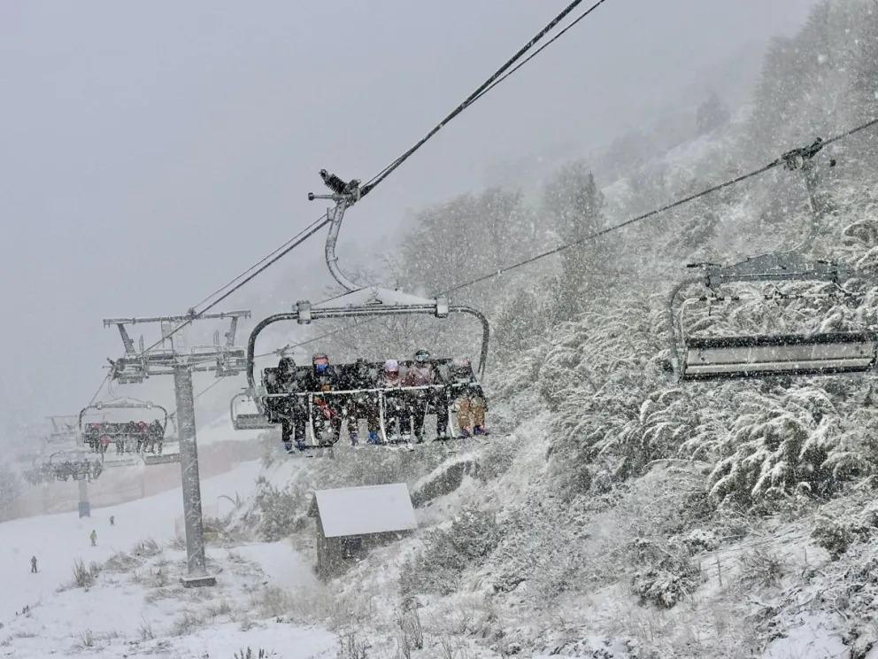 Lleg&oacute; la nieve a Bariloche y el cerro Catedral muestra su mejor versi&oacute;n