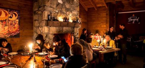 EXCURSION NOCTURNA Cena Show Montaña y Música Refugio Berghof.