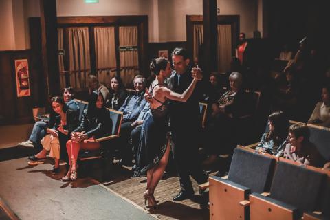 bailando con el público