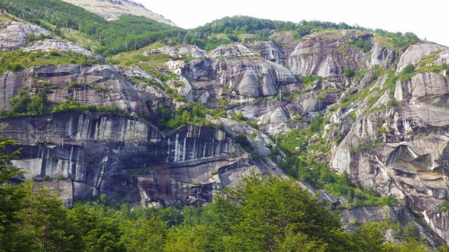 Lago Esmeralda: Excursiones guiadas ~ Cabalgatas ~Trekking ~ Casa de Campo en la Montaña El Bolsón