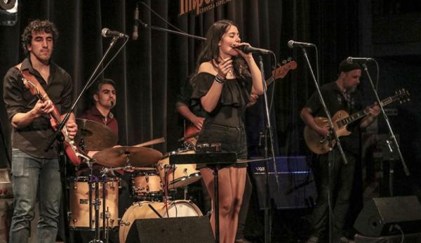 Ximena Monz&oacute;n viene a compartir su primer disco My Harp My Soul