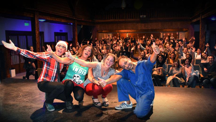 Muerte en Navidad, una obra para re&iacute;r y emocionarse en Bariloche