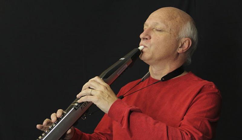 Alejandro Fatur transita Detrás de una estrella