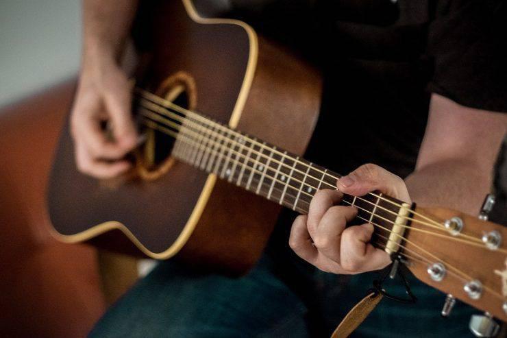 Lanzan un curso de introducción a la guitarra on line, libre y gratuito