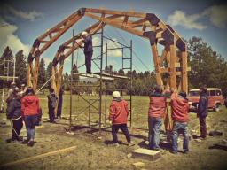 Ya se construye el SUM del B° 96 Viviendas