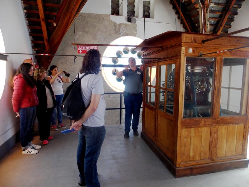 Arreglan el reloj del Centro Cívico