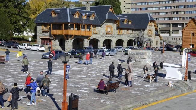 Turistas y residentes alzaron la voz por la contaminación del Nahuel Huapi