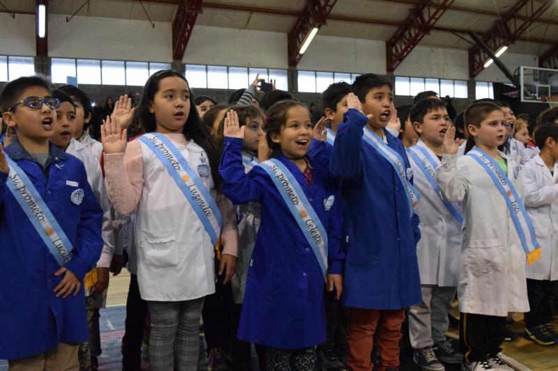 Emocionante Promesa a la Bandera de 300 niños y niñas de Bariloche