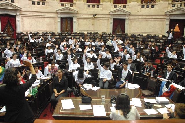 Estudiantes de Ñorquinco, El Bolsón, Las Grutas y Bariloche fueron seleccionados para participar del 4to Parlamento Federal Juvenil INADI