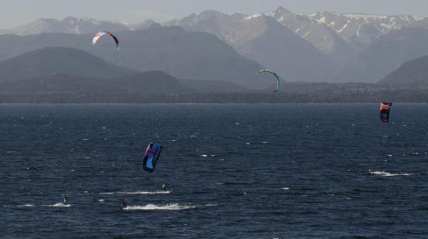 Playas y senderos de monta&ntilde;a invitan a disfrutar Bariloche