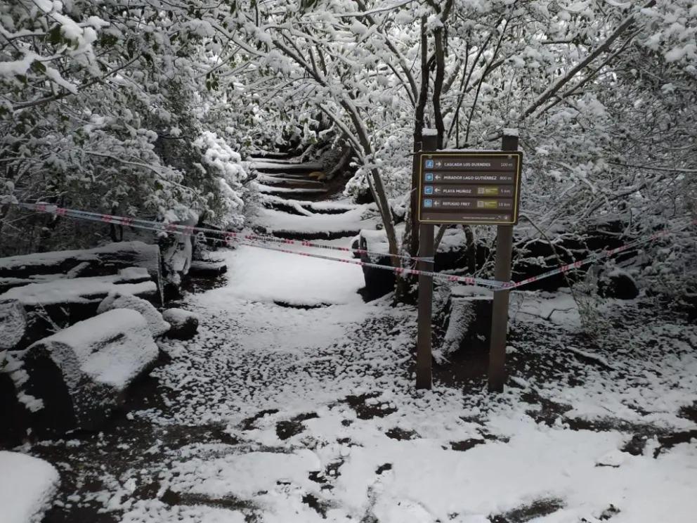 Cierran sendas del Parque Nacional Nahuel Huapi por acumulaci&oacute;n de nieve