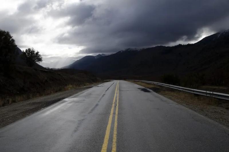 Las rutas regionales presentan sectores con hielo