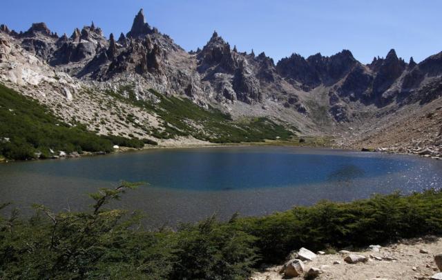 La laguna Toncek es el espejo de agua que sirve de alivio los días de calor en la cima