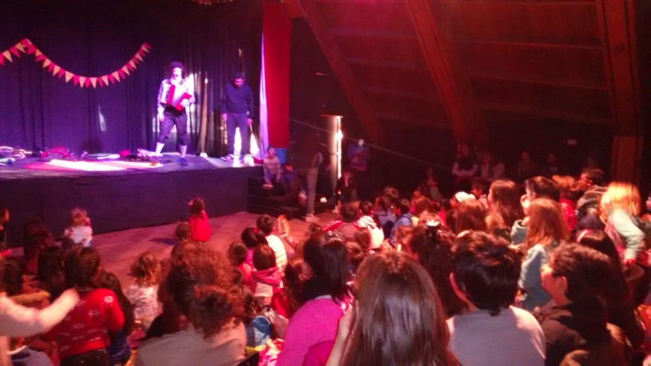 &Eacute;xito total de Circo, historia y circo en la Escuela La Llave