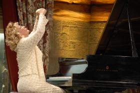 Desde Turqu&iacute;a, Gülsin Onay