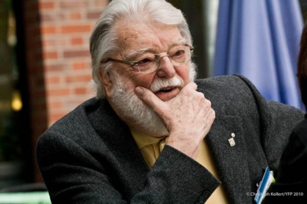 La econom&iacute;a neoliberal mata m&aacute;s gente que todos los ej&eacute;rcitos juntos  Max Neef