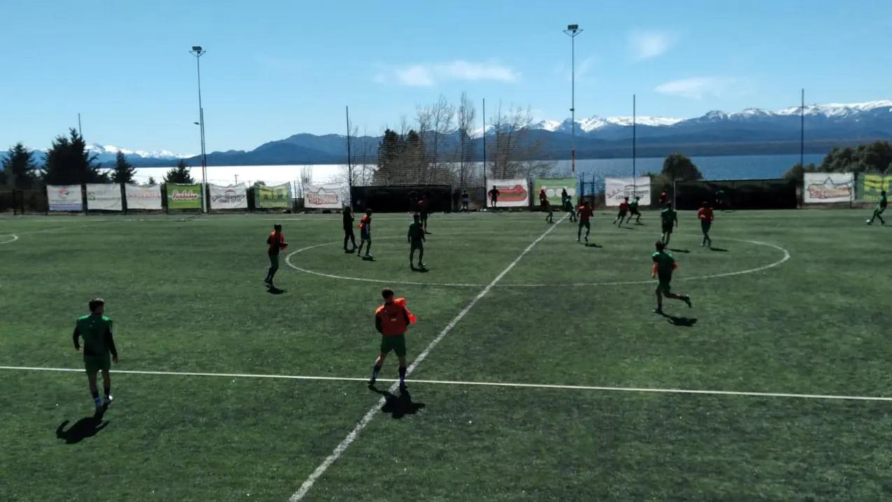 Juegos de la Araucan&iacute;a: El f&uacute;tbol rionegrino concentra esta semana en Bariloche