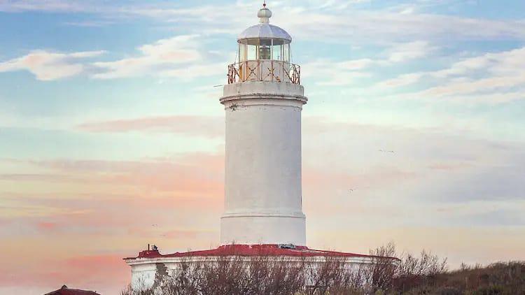 Inmerso en un inigualable paisaje, el Faro R&iacute;o Negro celebr&oacute; 135 a&ntilde;os al servicio de los navegantes