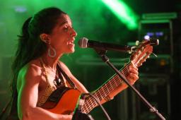 ANAHI & ORQUESTA de canciones A PEDAL